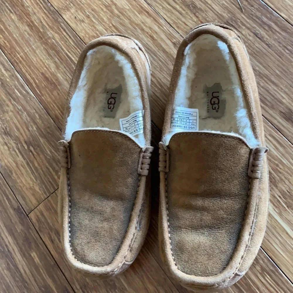 🌟Host Pick🌟Men’s UGG Leather Slippers